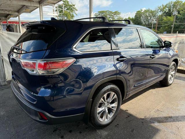 Photo of 2015 Blue Toyota Highlander