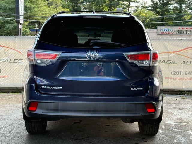 Photo of 2015 Blue Toyota Highlander