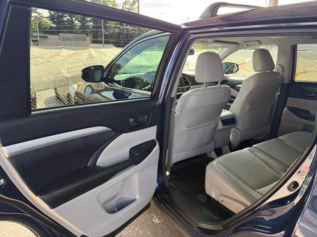 Photo of 2015 Blue Toyota Highlander