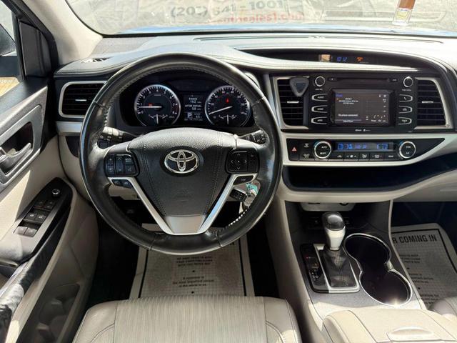 Photo of 2015 Blue Toyota Highlander
