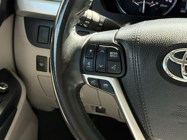 Photo of 2015 Blue Toyota Highlander
