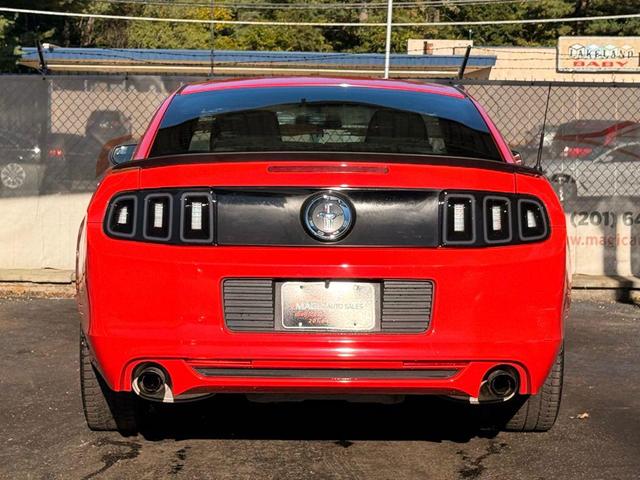 Photo of 2014 Red Ford Mustang