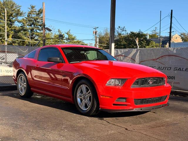 Photo of 2014 Red Ford Mustang