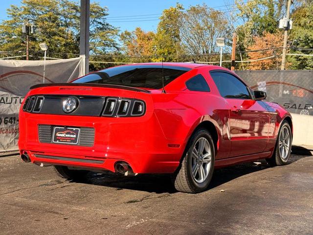 Photo of 2014 Red Ford Mustang