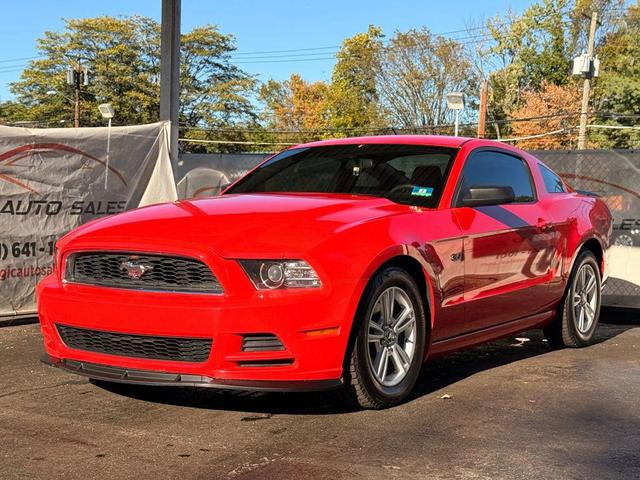 Photo of 2014 Red Ford Mustang