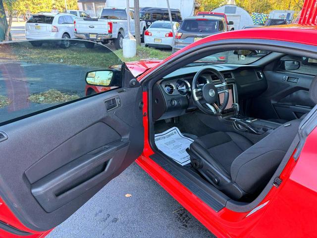Photo of 2014 Red Ford Mustang