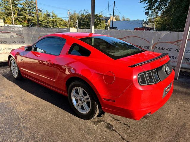 Photo of 2014 Red Ford Mustang