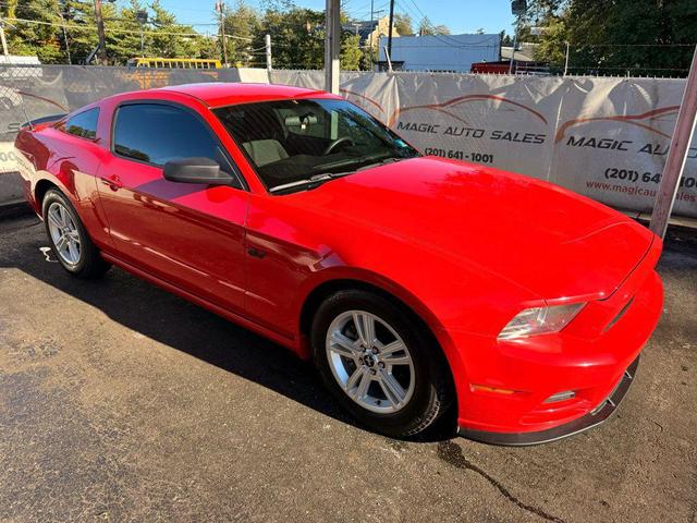 Photo of 2014 Red Ford Mustang