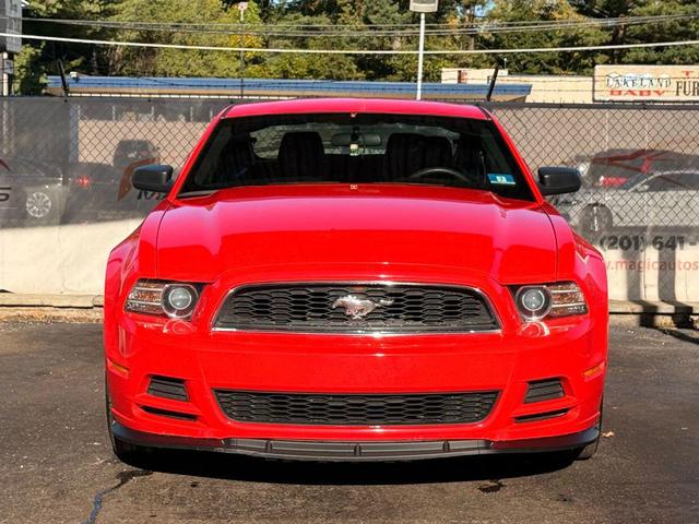 Photo of 2014 Red Ford Mustang