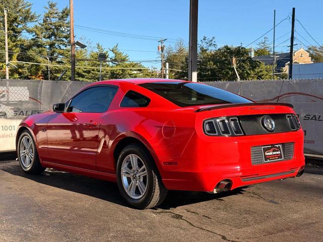 Photo of 2014 Red Ford Mustang