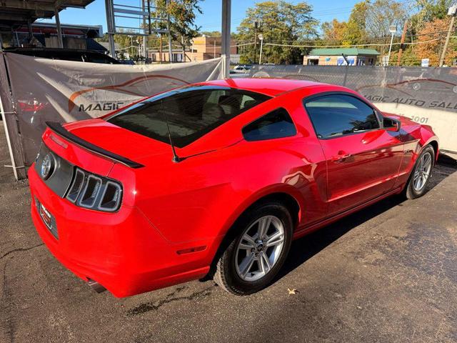 Photo of 2014 Red Ford Mustang