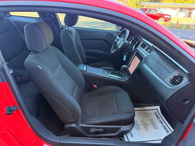 Photo of 2014 Red Ford Mustang