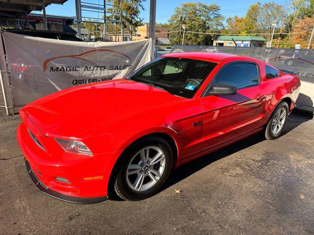 Photo of 2014 Red Ford Mustang