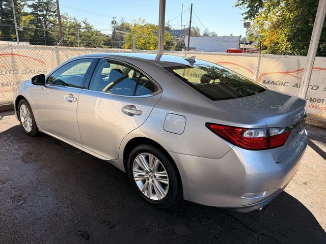 Photo of 2013 Silver Lining Metallic Lexus ES 350