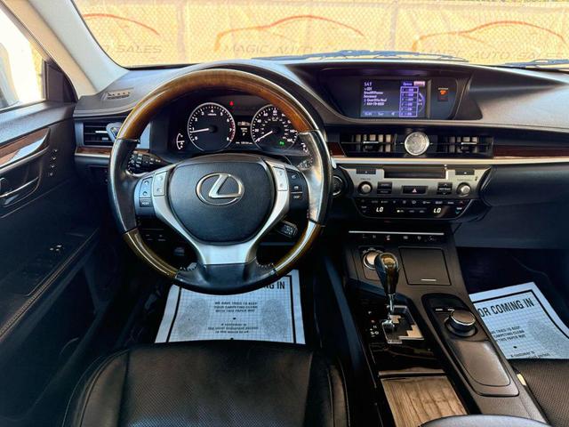 Photo of 2013 Silver Lining Metallic Lexus ES 350