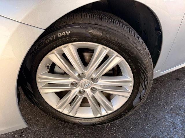 Photo of 2013 Silver Lining Metallic Lexus ES 350