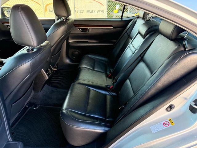 Photo of 2013 Silver Lining Metallic Lexus ES 350