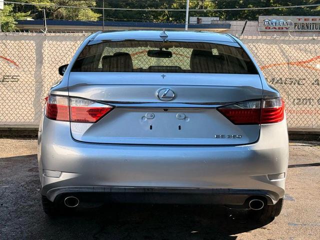 Photo of 2013 Silver Lining Metallic Lexus ES 350