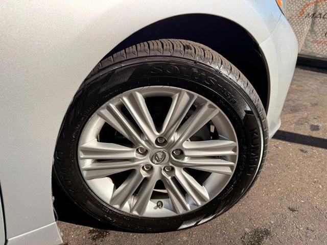 Photo of 2013 Silver Lining Metallic Lexus ES 350