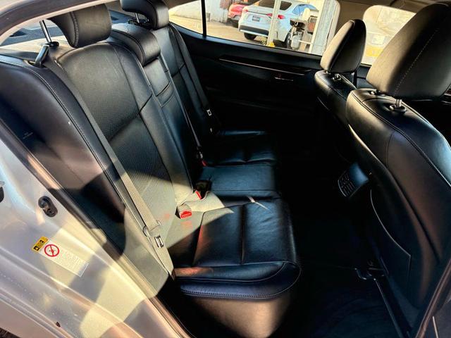 Photo of 2013 Silver Lining Metallic Lexus ES 350