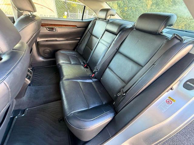 Photo of 2013 Silver Lining Metallic Lexus ES 350