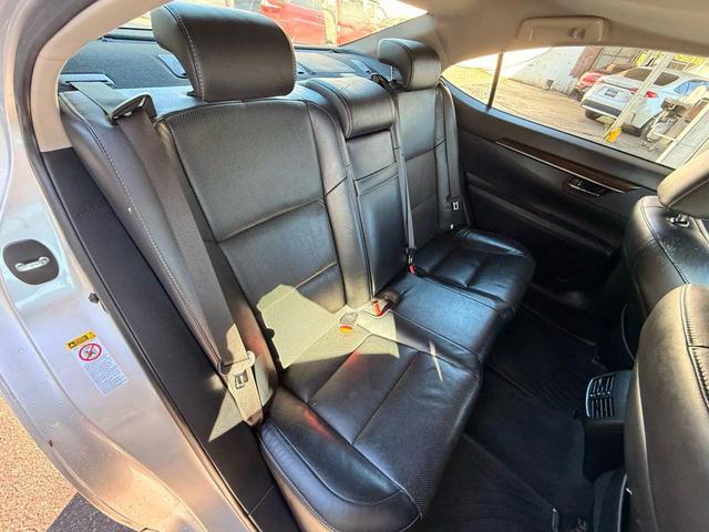 Photo of 2013 Silver Lining Metallic Lexus ES 350