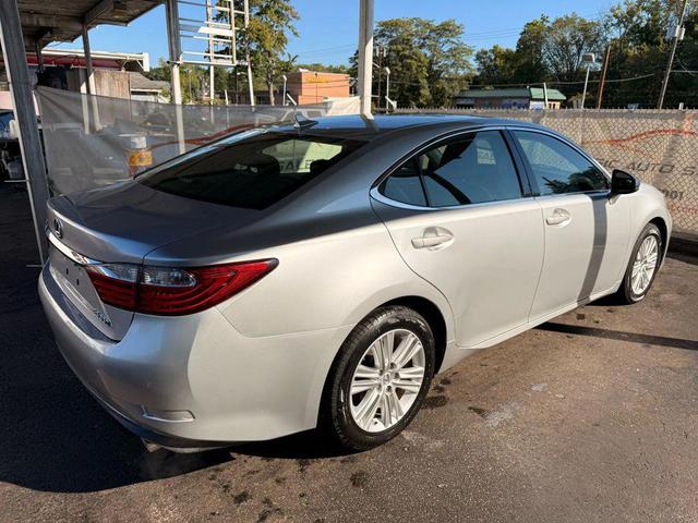 Photo of 2013 Silver Lining Metallic Lexus ES 350