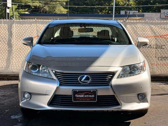 Photo of 2013 Silver Lining Metallic Lexus ES 350