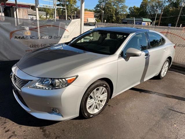 Photo of 2013 Silver Lining Metallic Lexus ES 350