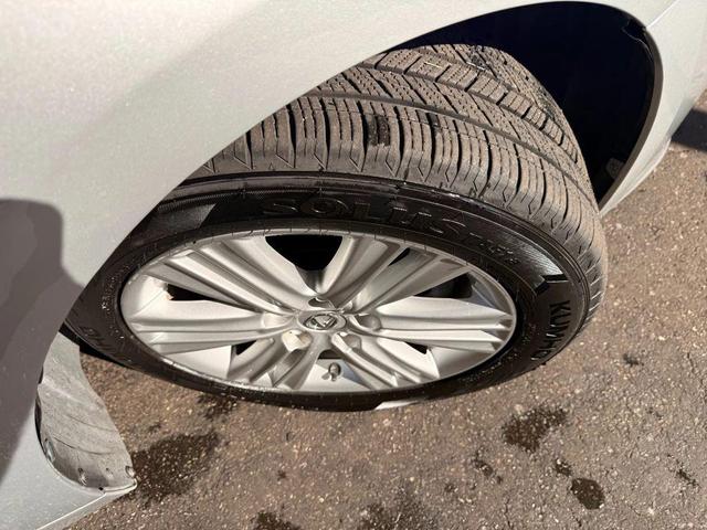 Photo of 2013 Silver Lining Metallic Lexus ES 350