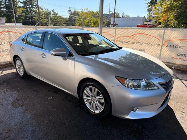 Photo of 2013 Silver Lining Metallic Lexus ES 350