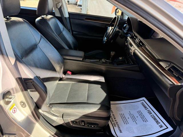 Photo of 2013 Silver Lining Metallic Lexus ES 350