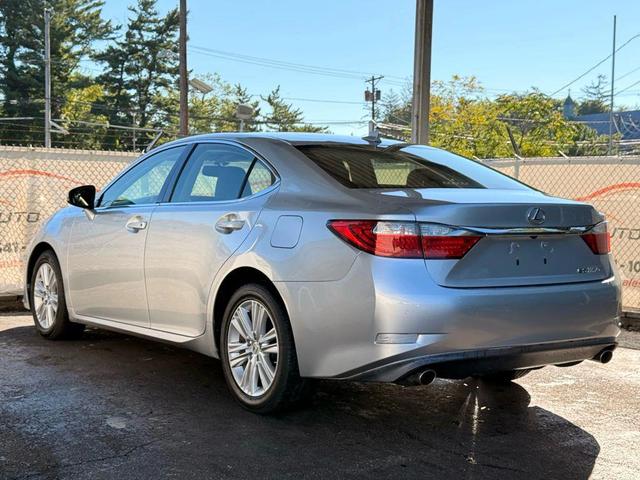 Photo of 2013 Silver Lining Metallic Lexus ES 350