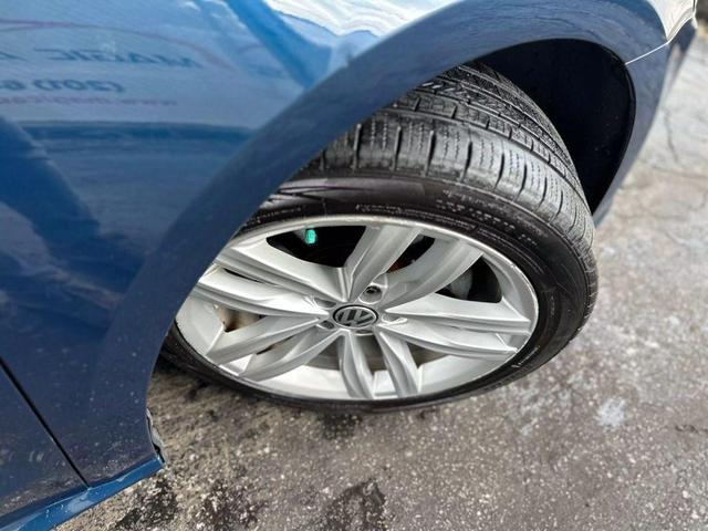Photo of 2019 Tourmaline Blue Metallic Volkswagen Passat