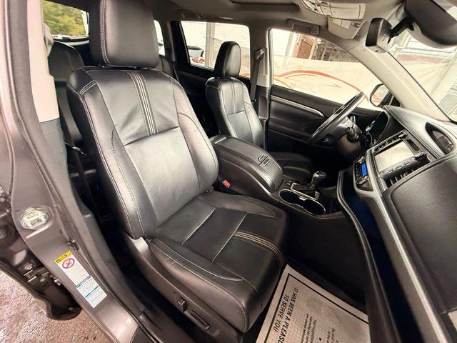 Photo of 2017 Predawn Gray Mica Toyota Highlander