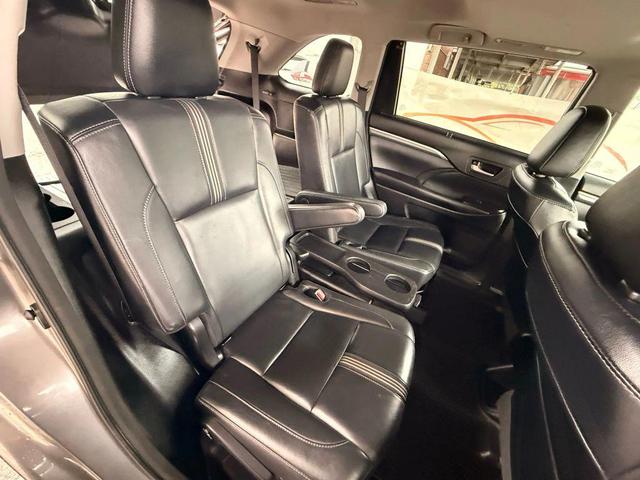 Photo of 2017 Predawn Gray Mica Toyota Highlander