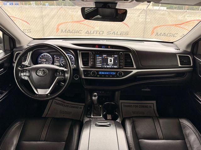 Photo of 2017 Predawn Gray Mica Toyota Highlander