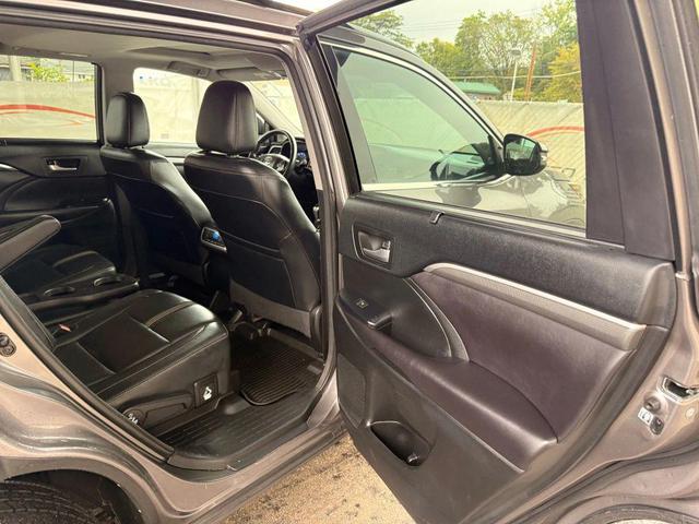 Photo of 2017 Predawn Gray Mica Toyota Highlander