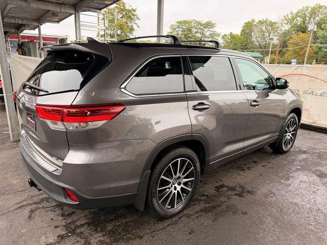 Photo of 2017 Predawn Gray Mica Toyota Highlander