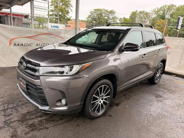 Photo of 2017 Predawn Gray Mica Toyota Highlander
