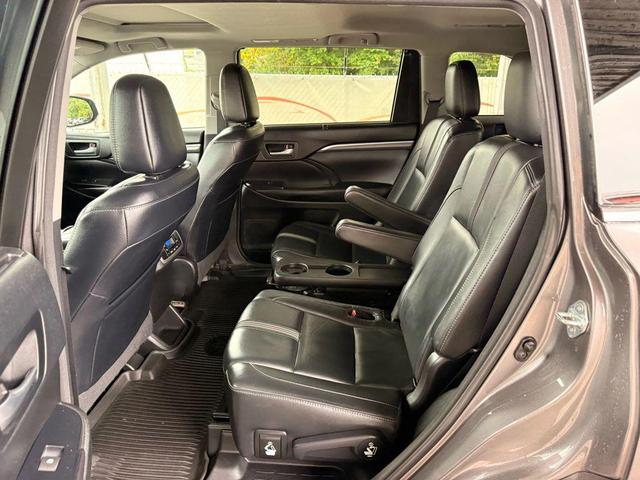 Photo of 2017 Predawn Gray Mica Toyota Highlander