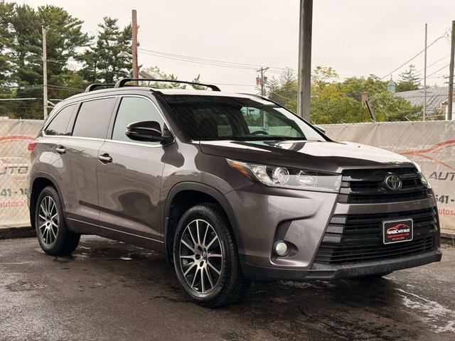 Photo of 2017 Predawn Gray Mica Toyota Highlander
