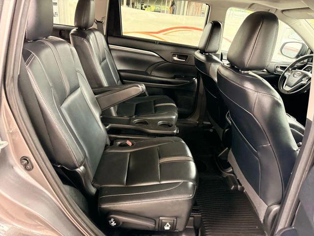 Photo of 2017 Predawn Gray Mica Toyota Highlander