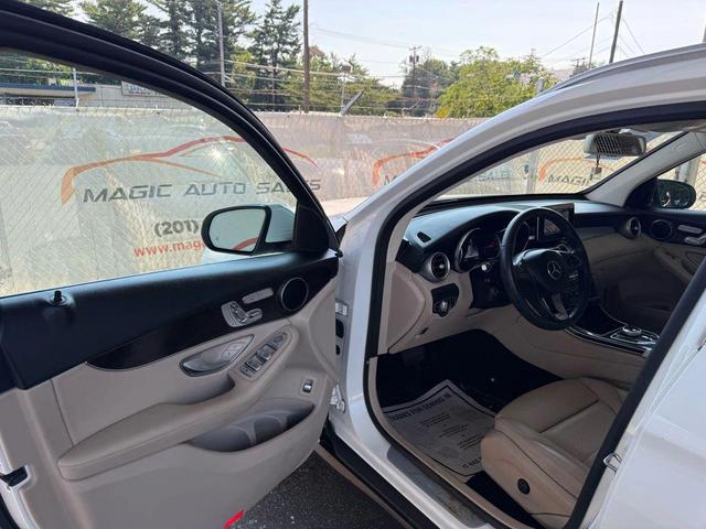 Photo of 2018 White Mercedes-Benz GLC 300