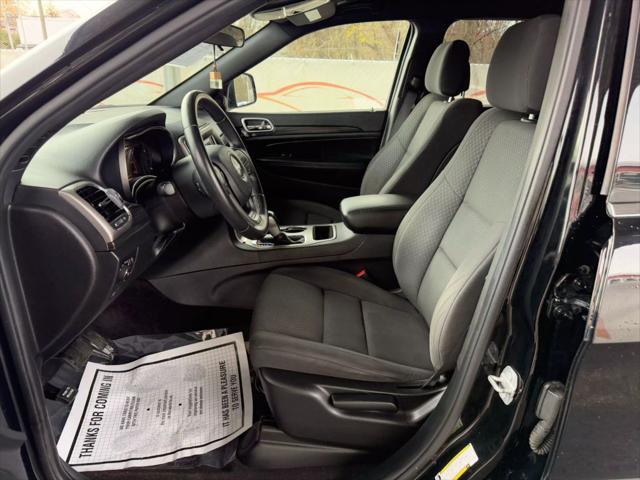 Photo of 2019 Diamond Black Crystal Pearlcoat Jeep Grand Cherokee