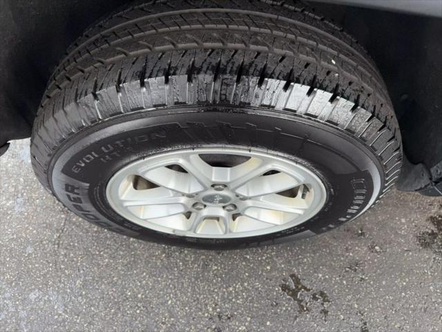 Photo of 2019 Diamond Black Crystal Pearlcoat Jeep Grand Cherokee