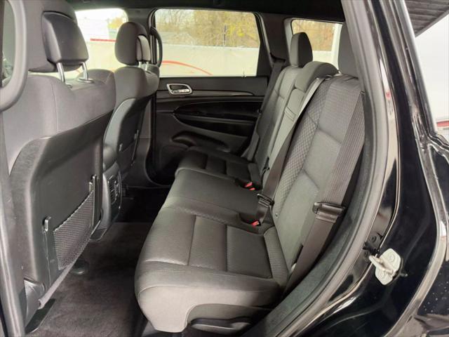 Photo of 2019 Diamond Black Crystal Pearlcoat Jeep Grand Cherokee