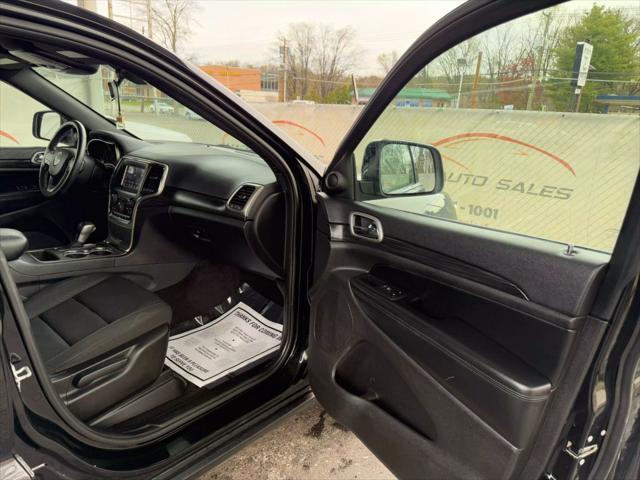 Photo of 2019 Diamond Black Crystal Pearlcoat Jeep Grand Cherokee