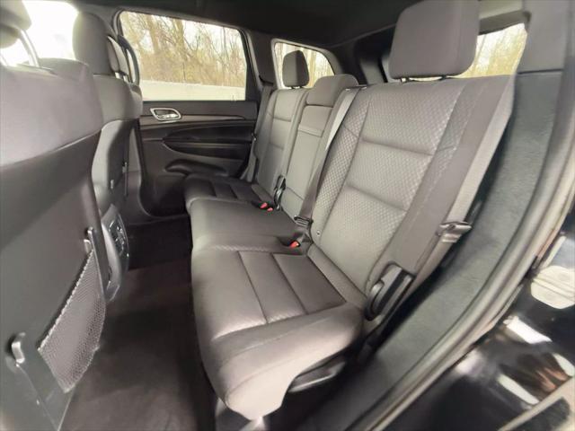 Photo of 2019 Diamond Black Crystal Pearlcoat Jeep Grand Cherokee