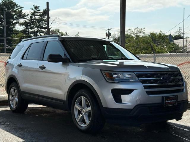 Photo of 2018 Ingot Silver Metallic Ford Explorer